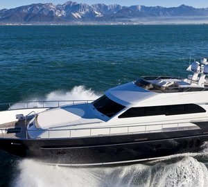 Continental II 23.00 Flybridge Yacht - side view