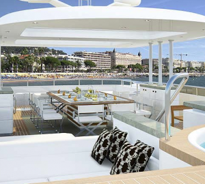 Curvelle 33x9 catamaran - sun-deck