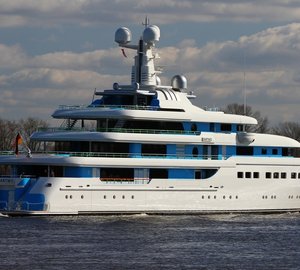 DARTWO Yacht - aft view - Photo by DiFoo
