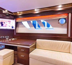 DISCOVERY - Master cabin lounge