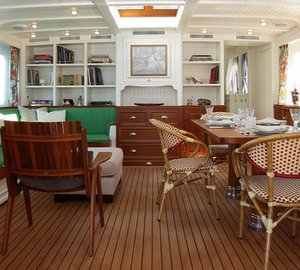 Darwin superyacht - Saloon