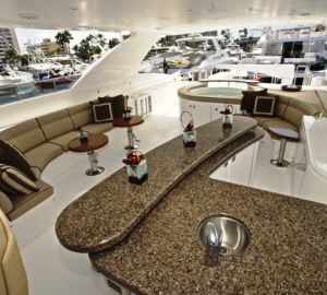 Donna Marie yacht - Spa Pool and bar