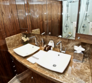 Donna Marie yacht - VIP guest room head