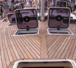 Dufour 525 - deck hatches