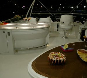 ESCAPE BY SEA - Flybridge