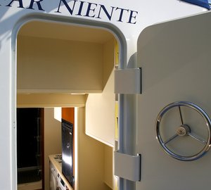 FAR NIENTE  - View through transom door