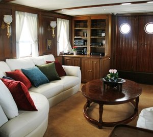 FLEURTJE -   Main Salon 2