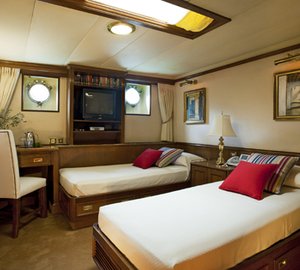 FLEURTJE -   Twin Cabin