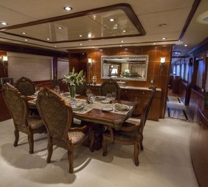 Freedom R yacht - dining
