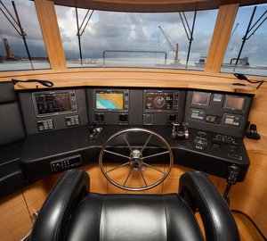 Gamma 20 Yacht Libertas - Wheelhouse