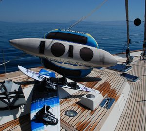 HANSEAT IV -   Watertoys on foredeck