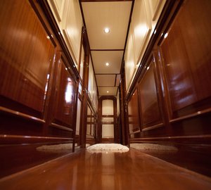 HELIYACHTS 115 - Cabin foyer
