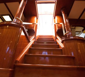 HELIYACHTS 115 - Main entrance