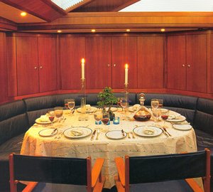 Highland Breeze Saloon dining