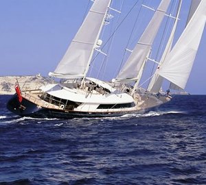 IS A ROSE - Profile Sailing from Stern