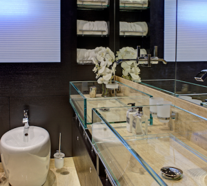 Intergrity 93ft yacht - master bathroom