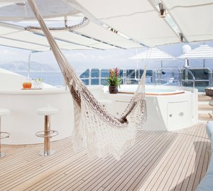 JO superyacht - Sun Deck Bar and Spa Pool