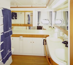 JONGERT - sailing yacht Passe Partout - bathroom