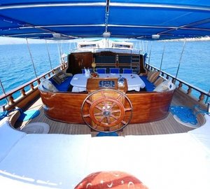 Kayhan 10 Deck lounge