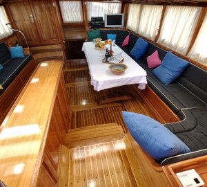 Kayhan 5 Main Saloon