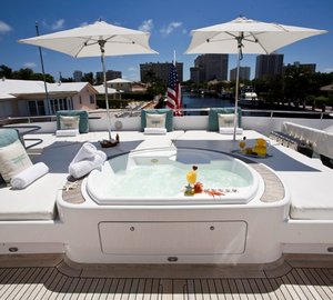 Kipany - Bridge Deck Spa Pool Aft