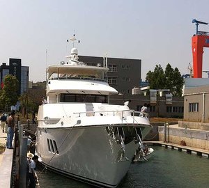 Koonoona Yacht - front view