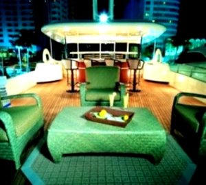 LADIES FIRST - Sundeck