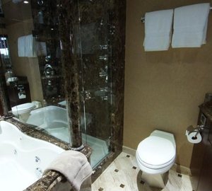 LINE DRIVE -  Master Ensuite