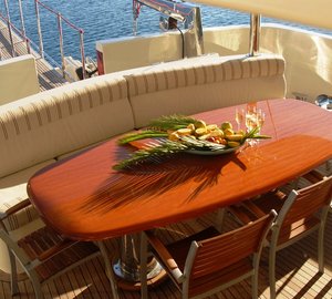 Lady Deisy -  Al fesco Dining