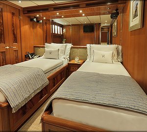 Luxury charter yacht VIVIERAE - Twin Cabin