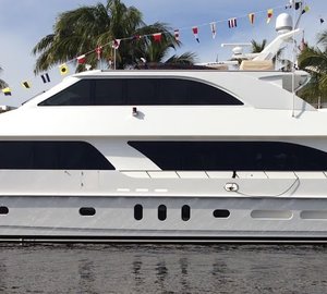 Luxury motor yacht Adventure Us II - side view - Image credit to Hargrave Custom Yachts