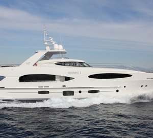 Luxury motor yacht Bronko I running