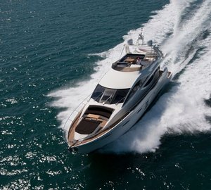 Luxury motor yacht Numarine 78 Flybridge underway