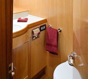 Luxury sailing yacht INTRIGUE - Bathroom