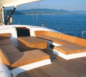 Luxury sailing yacht SKIP N BOU - Central cockpit