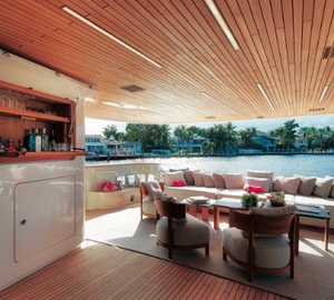 Luxury superyacht O - cockpit