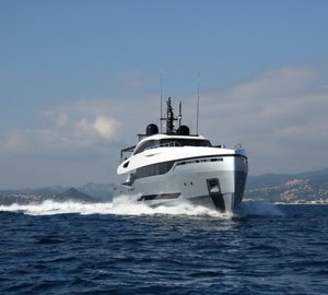 Luxury yacht 40s Hybrid - front view - Image credit to Thierry Ameller