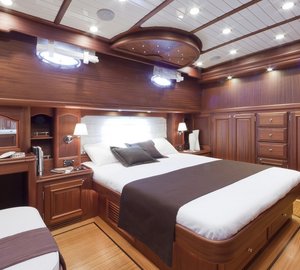 Luxury yacht 77 Flybridge - Cabin - Photo by Alberto Cocchi