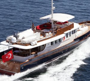 Luxury yacht Darwin - aft view