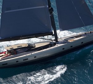 Luxury yacht Escapade - side view - Photo by Andrea Francolini