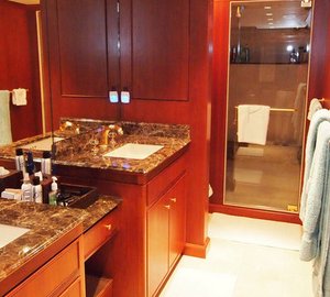 Luxury yacht Lady Sarah - Bathroom