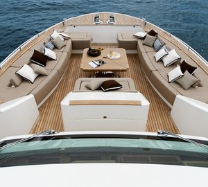 Luxury yacht MCY 86 - Bow Lounge