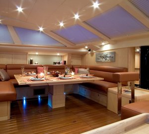Luxury yacht Oyster 725 - Interior