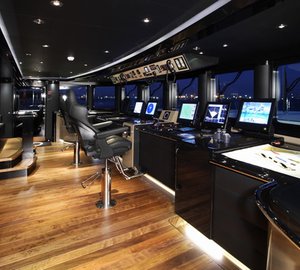 Luxury yacht Talisman C Wheelhouse