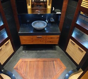 Luxury motor yacht Majesty 121 Bathroom