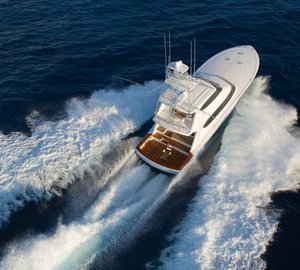 Luxury yacht Hatteras 77 rear view