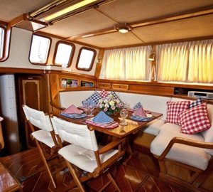 MALAIKA -   Salon Dining