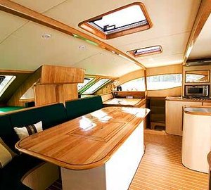 MAYA Spacious saloon