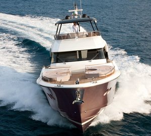 MCY 70 Yacht front view 001