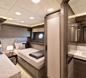 MCY105 Yacht G - Guest Cabin